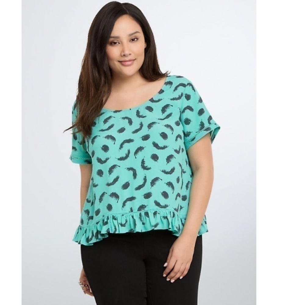 TORRID FEATHER PRINT RUFFLE BLOUSE Size 1X - Picture 1 of 6